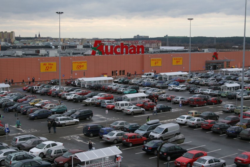 Centrum Handlowe Auchan Hetmańska mieści się przy ulicy...