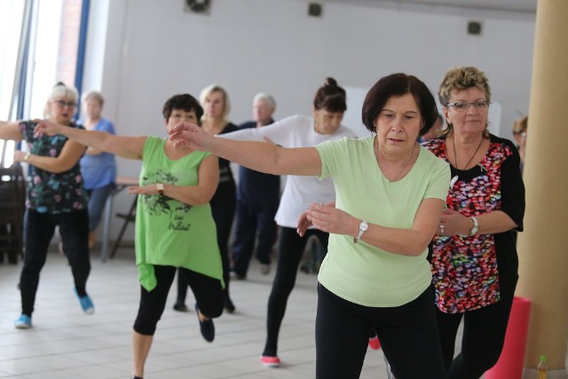 Seniorom w czasie izolacji brakuje kontaktu z drugim człowiekiem, ruchu i rozrywki (zdjęcie ilustracyjne)