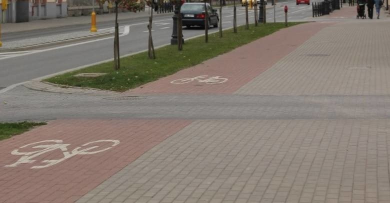 Ostrołęka. Miasto wyremontuje chodnik przy ul. Sienkiewicza. Spore zainteresowanie