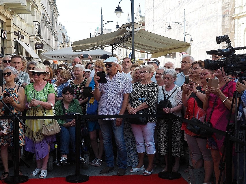 Anna Dymna w Alei Gwiazd. Na ulicy Piotrkowskiej lubiana i popularna aktorka odsłoniła swoją gwiazdę