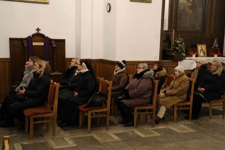 Bożonarodzeniowe spotkanie Duszpasterstwa Kobiet Diecezji Sandomierskiej. Składano życzenia i śpiewano kolędy