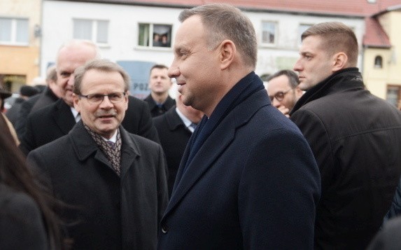 Prezydent Andrzej Duda przybył na plac przed kargowskim...