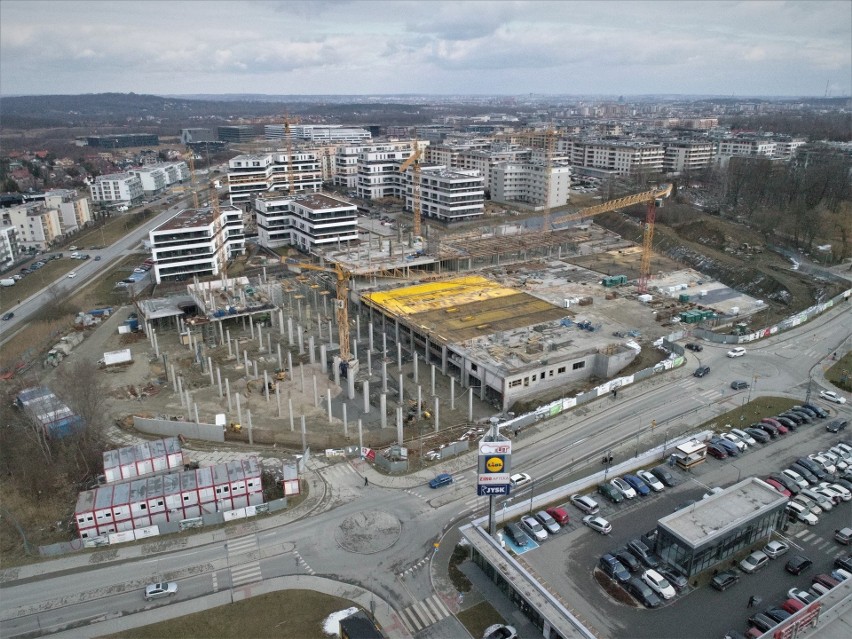 Kraków. Ogromne centrum handlowe na Ruczaju ma być gotowe jeszcze w tym roku. Zobacz postępy prac [ZDJĘCIA]