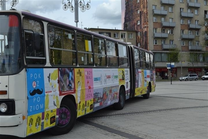 Częstochowa: Kultura nie boli - na Placu Biegańskiego promowano kulturę wśród pasażerów [ZDJĘCIA]