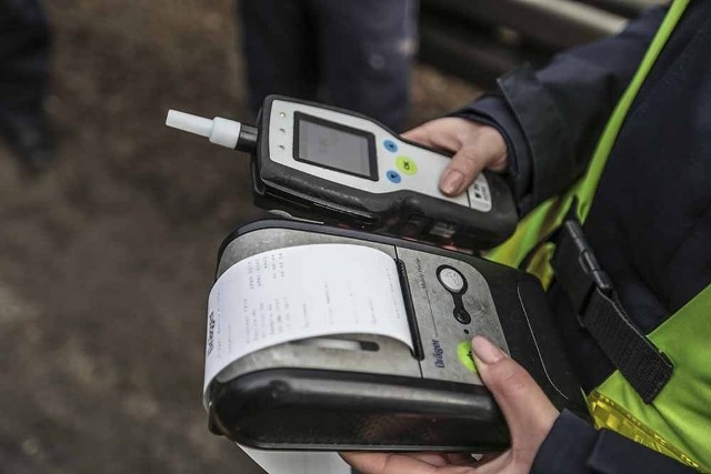 Dyrekcja szkoły na os. Pomorskim w Zielonej Górze wezwała policję.