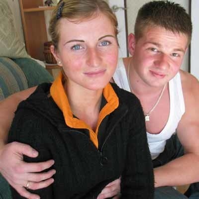 - Bardzo miło jest być w ramionach takiego siłacza - twierdzi żona Pawła - Martyna Krzeszowska, która w tym roku zdaje maturę.