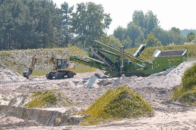 Nowoczesna maszyna do sortowania, kupiona za unijne pieniądze, wkrótce zostanie przeniesiona do Nietkowa (fot. Wojciech Waloch)