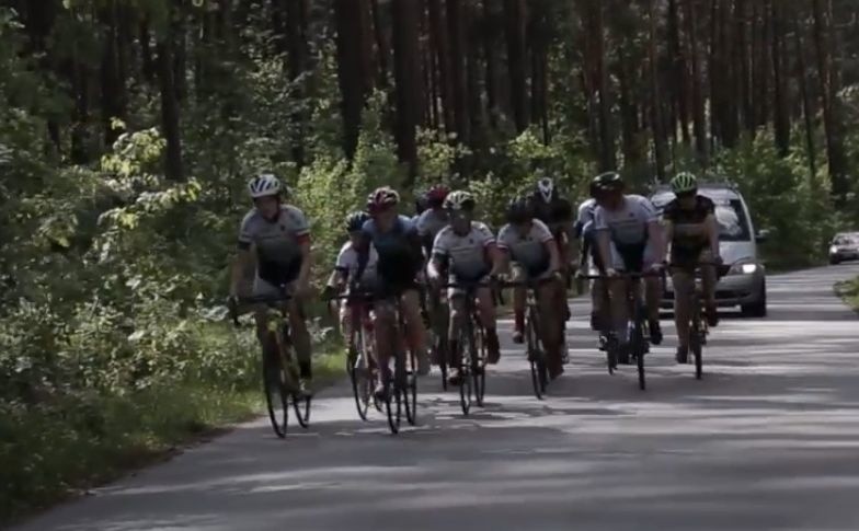 Kolarze Vento Bike Team Daleszyce wystąpili w teledysku Dariusza Pawlika
