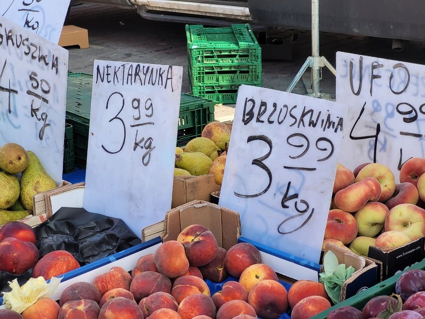 Białystok. Giełda rolno-towarowa przy Andersa - 11 lipca. Zobacz, ile kosztują świeże warzywa i owoce (ZDJĘCIA)