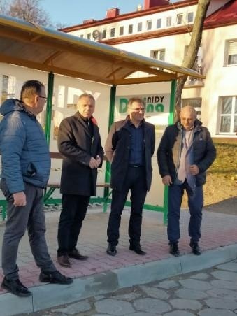 Gmina Pińczów i firma Dolina Nidy postawiły nowy przystanek na Osiedlu Gacki 