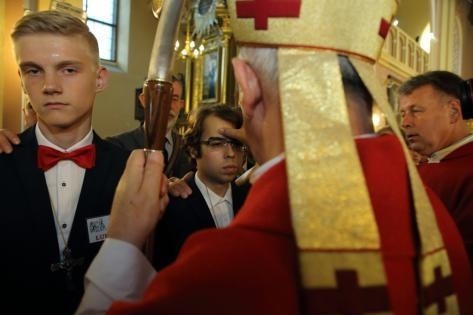 Biskup kielecki Jan Piotrowski przypomniał o normach, które powinny obowiązywać w czasie sakramentu bierzmowania.