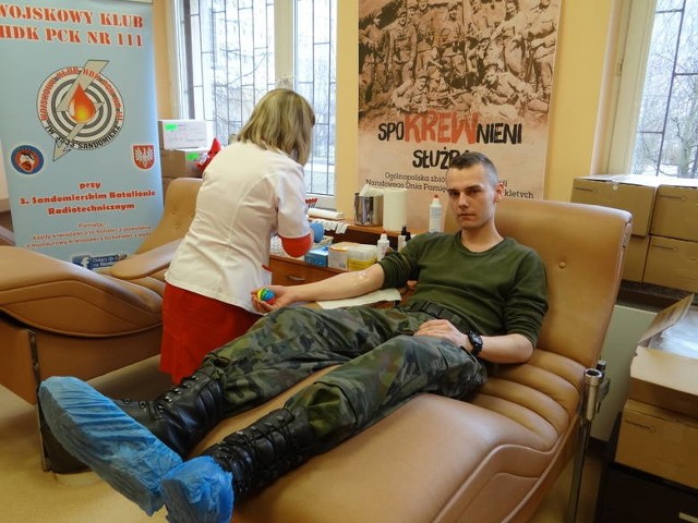 Ostatnio w sandomierskim oddziale Regionalnego Centrum Krwiodawstwa i Krwiolecznictwa krew zbiorowo oddali żołnierze I turnusu służby przygotowawczej w 3. Sandomierskim Batalionie Radiotechnicznym.