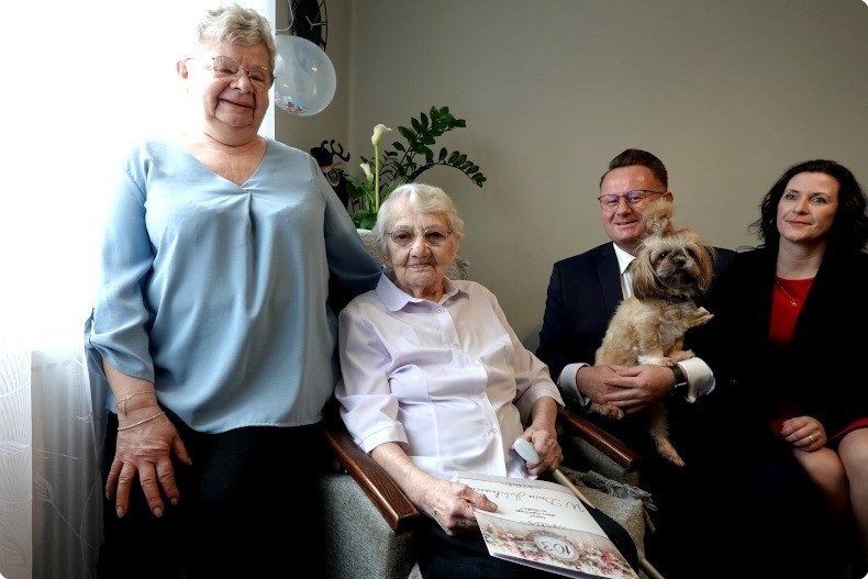 Stefania Rybotycka (druga z lewej) skończyła 103. lata i...