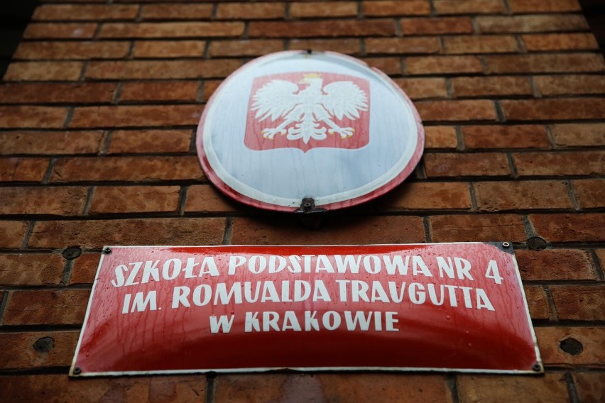 Szkoła Podstawowa nr 4 im. Romualda Traugutta (ul. Smoleńsk...