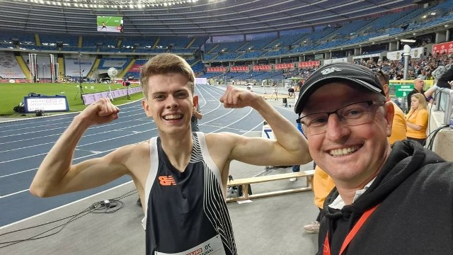 (Bartosz Kitliński jest wielką nadzieją polskiej lekkiej atletyki. 20-letni lublinianin z roku na rok robi ogromne postępy, wdzierając się przebojem do czołówki europejskich biegaczy na dystansie 800 m)