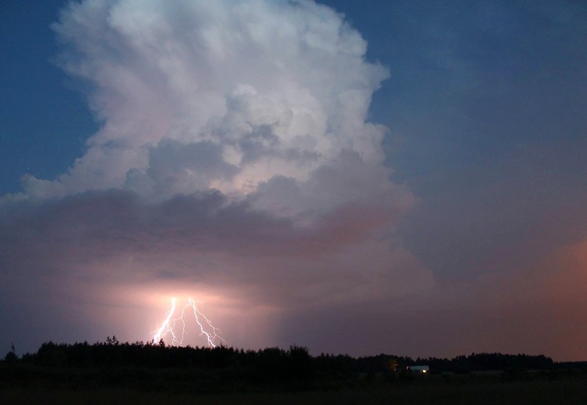 Meteorolodzy ostrzegają przed silnymi burzami z gradem i...