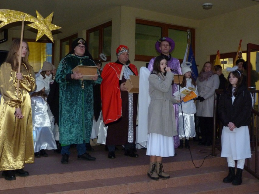 Orszak Trzech Króli w Zaborowicach, w gminie Mniów. Tegoroczne wydarzenie miało wyjątkowe przesłanie. Zobaczcie zdjęcia