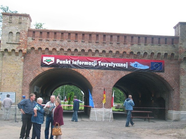 Tuż obok przejścia granicznego znajduje się zabytkowa twierdza. Władzom Kostrzyna bardzo zależy, żeby mieć wpływ na to, co powstanie w jej sąsiedztwie. 