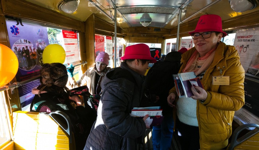 Szczecin: Co ma wspólnego zabytkowy tramwaj z wirusem HIV? Całkiem dużo [WIDEO, ZDJĘCIA]