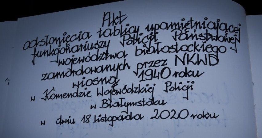 Białystok. Odsłonięto tablicę upamiętniającą zamordowanych funkcjonariuszy przez NKWD wiosną 1940 roku (zdjęcia)