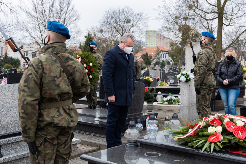 Na mogiłach złożył wieńce