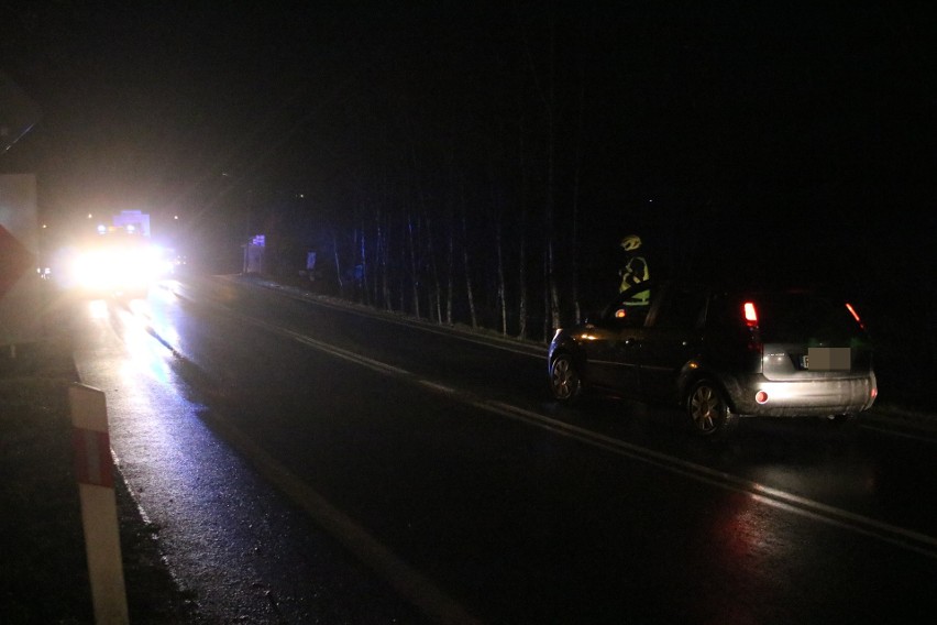 Potrącenie na drodze krajowej nr 73 w Jaśle. Ranny 73-latek trafił do szpitala [ZDJĘCIA]