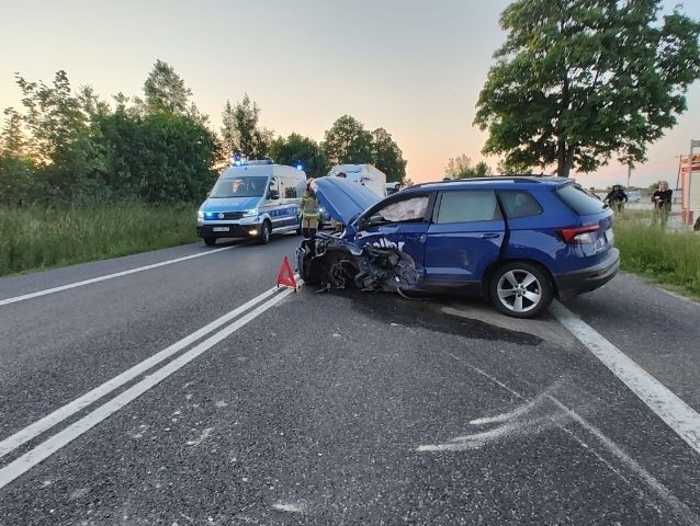 Wypadek w Lisowie. Zderzyły się trzy samochody. Krajowa trasa numer 73 była zablokowana