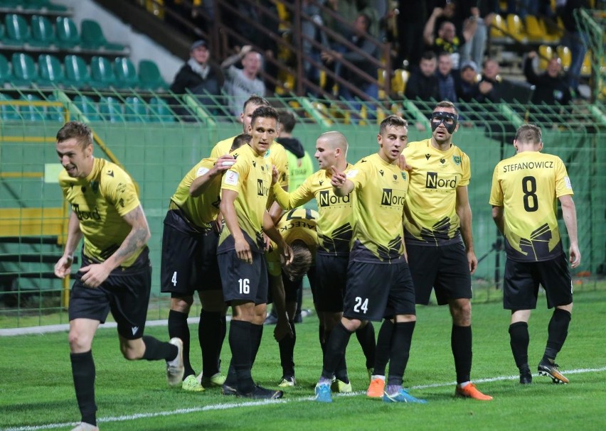 GKS Katowice zajmuje 4. miejsce w II lidze.