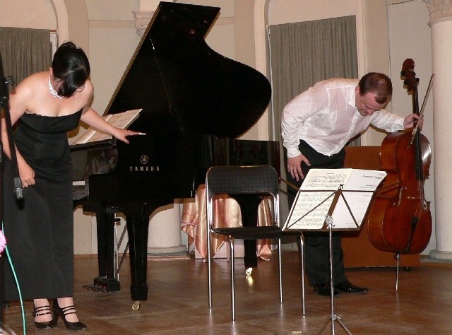 Konrad Bukowian i Eri Iwamoto-Bukowian podziękowali publiczności za gorące przyjęcie na piątkowym koncercie XVI Lata z Chopinem.