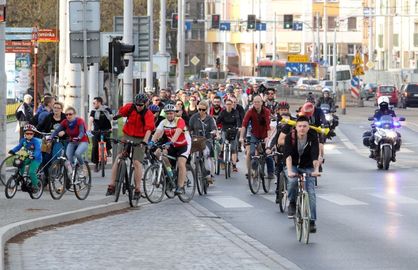 Masa Krytyczna 31.03.2017 we Wrocławiu. Rowerzyści...