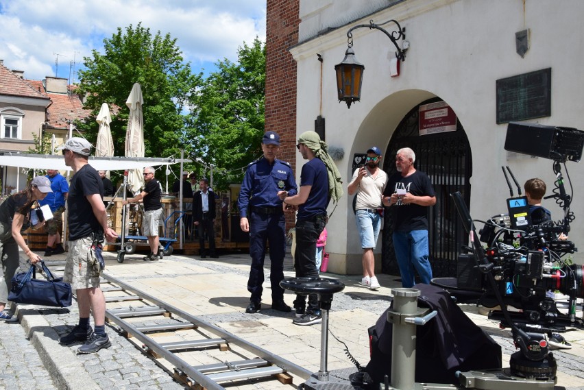 Ekipa serialu "Ojciec Mateusz" wróciła na plan filmowy do Sandomierza. Na planie zaroiło się od księży. Będą nowe odcinki! Zdjęcia i film 