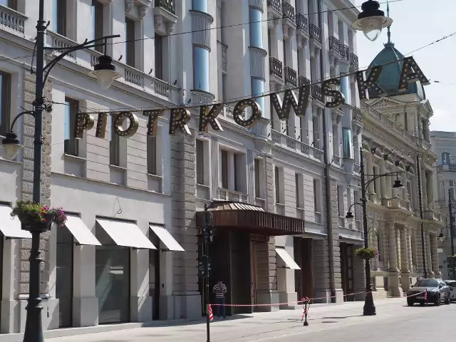 Spacerując ulicą Piotrkowska można już podziwiać całą nową elewację Grand Hotelu