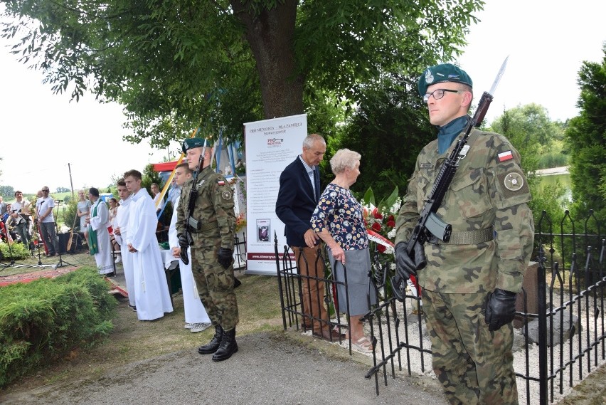 Mieszkańcy uhonorowali 11 chłopów z Masłomiącej zamordowanych w obozie Gross-Rosen [ZDJĘCIA]