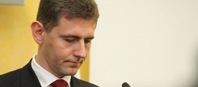 Wojewoda Maciej Żywno w pierwszym głosowaniu przepadł.