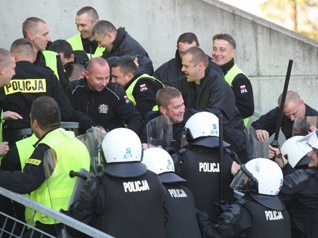 Podczas środowych ćwiczeń policyjnych na stadionie przy ulicy Ściegiennego w Kielcach.