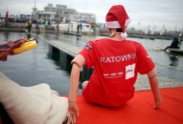 Ćwiczenia ratowników odbywają się także zimą.