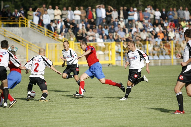 Bezbramkowym remisem zakonczyly sie III-ligowe derby regionu...