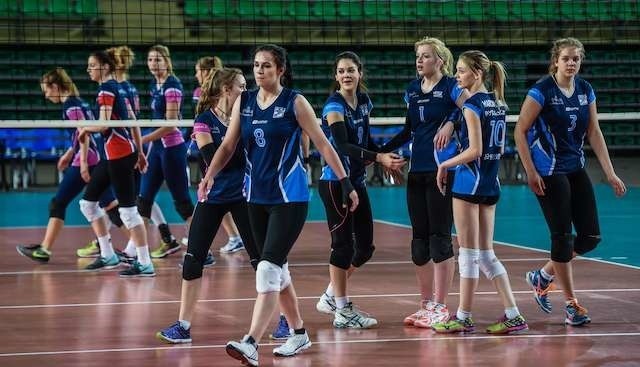 Pałac Bydgoszcz trening juniorkiwspólny trening seniorek i juniorek siatkarek Pałacu