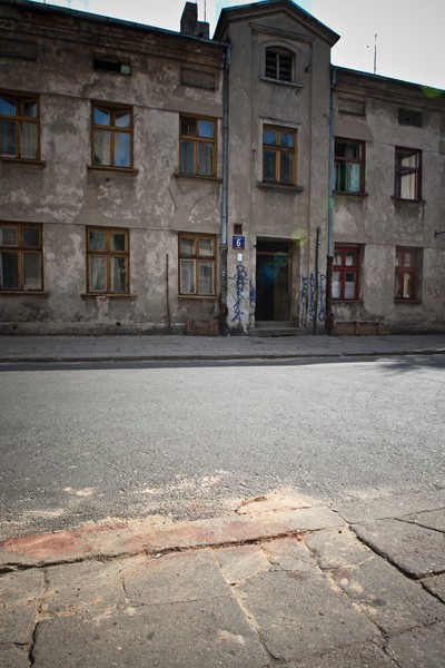 Policjant zastrzelił napastnika na ul. Kruczej (aktual.)