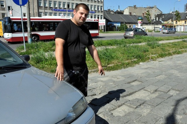 - Na tym parkingu trzeba szczególnie uważać, żeby nie zniszczyć podwozia &#8211; twierdzi pan Rafał Sułek.