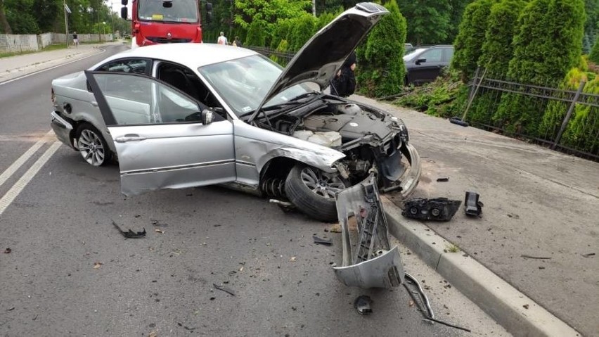 W piątkowy poranek na drodze w Dąbkach doszło do wypadku....