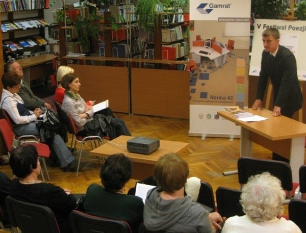 Spotkanie prowadził m.in. Kamil Sokołowski, filozof, autor artykułów naukowych i popularnonaukowych, tłumacz.