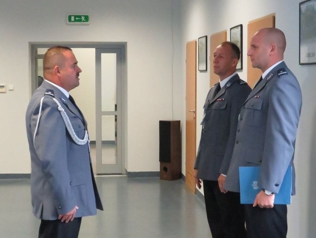 Podinspektor Robert Janik (z lewej) rozpoczął służbę na nowym stanowisku w grójeckiej policji.