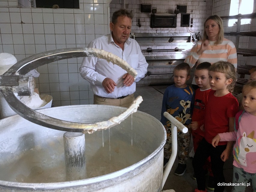Interesująca akcja Doliny Kacanki z Wiązownicy-Kolonii. Najmłodsi uczyli się wypiekać chleb - zobacz zdjęcia