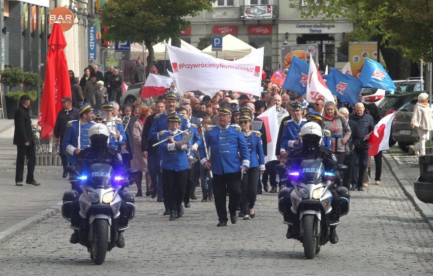 Lewica przeszła ulicami centrum Kielc. Uczcili Święto Pracy 