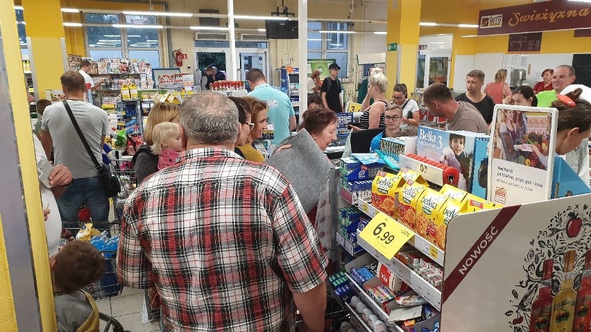 Oblężenie Tesco przy Sandomierskiej w Kielcach [ZDJĘCIA CZYTELNIKA]