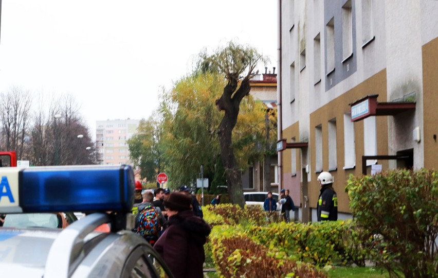 Nowy Sącz. Pożar w bloku przy ul. Grota Roweckiego [ZDJĘCIA, WIDEO]