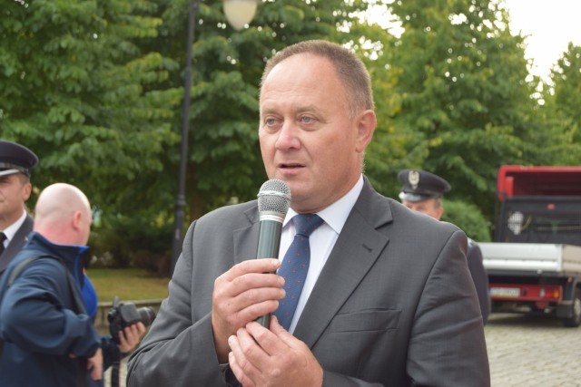 Wyniki lokalne i krajowe komentuje starosta świdwiński Mirosław Majka.