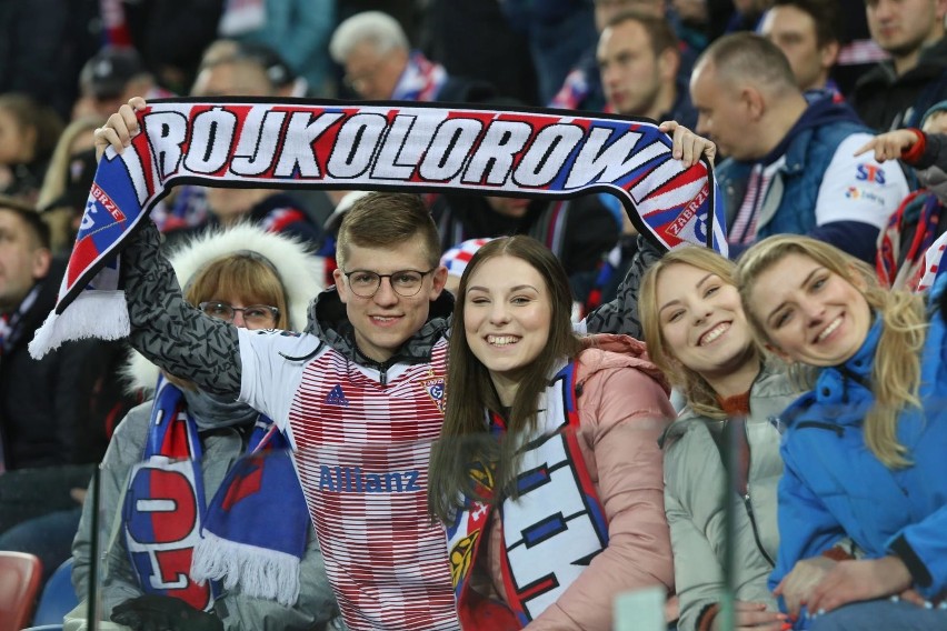 Jeśli o popularności świadczyłaby frekwencja na stadionie,...