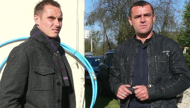 Grzegorz Piechna (z prawej) i Paweł Golański byli gośćmi honorowymi turnieju piłkarskiego w Balicach.